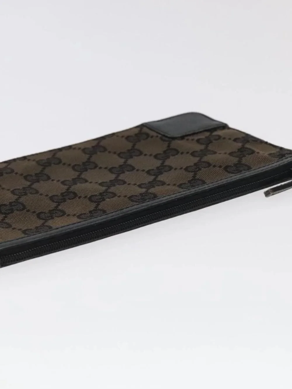 Gucci brand	gucci color	black